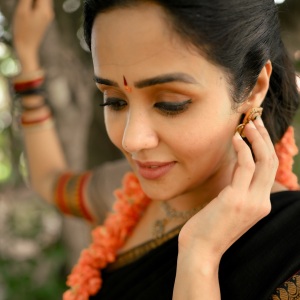 actress-ananya-new-dressing-style-and-makeup-photos-004