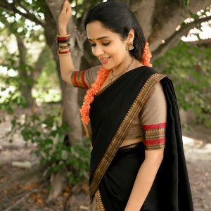 actress-ananya-new-dressing-style-and-makeup-photos-005