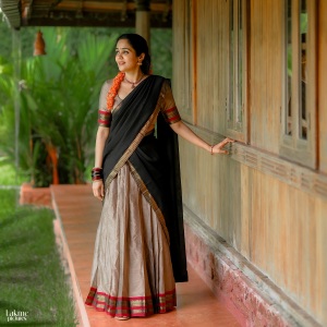actress-ananya-new-dressing-style-and-makeup-photos-010