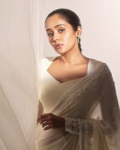 actress-ananya-new-dressing-style-and-makeup-photos-012
