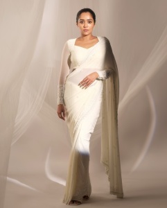 actress-ananya-new-dressing-style-and-makeup-photos-015