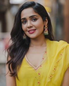 actress-ananya-new-dressing-style-and-makeup-photos-025