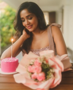 actress-ananya-new-dressing-style-and-makeup-photos-032