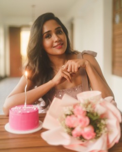 actress-ananya-new-dressing-style-and-makeup-photos-035