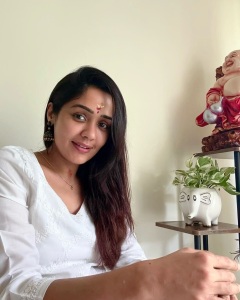 actress-ananya-new-dressing-style-and-makeup-photos-038