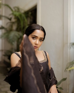 actress-ananya-new-dressing-style-and-makeup-photos-051