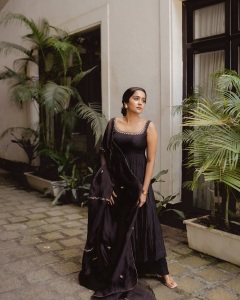 actress-ananya-new-dressing-style-and-makeup-photos-053