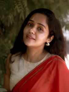 actress-ananya-new-outfit-photos-003