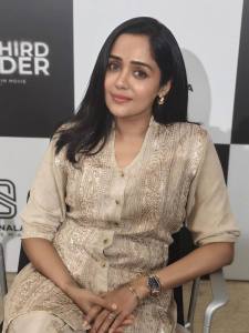 actress-ananya-new-outfit-photos-009