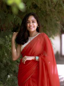 actress-ananya-new-outfit-photos