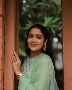 actress-ananya-new-photoshoot-photos-in-churidar-images-004