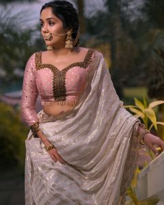 actress-ananya-new-photoshoot-post-001