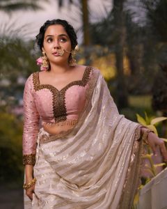 actress-ananya-new-photoshoot-post-002