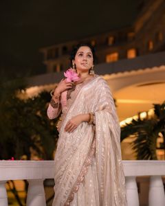 actress-ananya-new-photoshoot-post-003