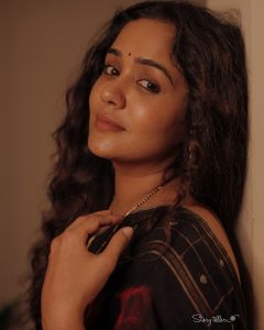 actress-ananya-new-photoshoot-post-015