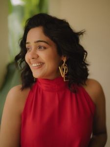 ananya-actress-latest-photoshoot-in-style-dress-collection-013
