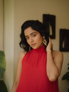 ananya-actress-latest-photoshoot-in-style-dress-collection-015