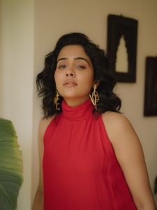 ananya-actress-latest-photoshoot-in-style-dress-collection-016