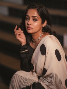 ananya-actress-latest-photoshoot-in-style-dress-collection-018