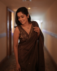 ananya-actress-latest-photoshoot-in-style-dress-collection-021