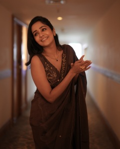 ananya-actress-latest-photoshoot-in-style-dress-collection-023