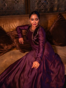 ananya-actress-latest-photoshoot-in-style-dress-collection-024