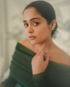 ananya-actress-latest-photoshoot-in-style-dress-collection