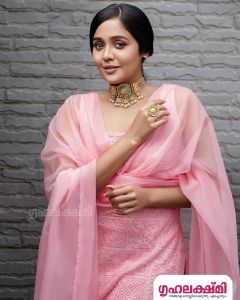 ananya-grihalakshmi-magazine-photoshoot