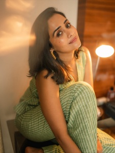 ananya-in-co-ord-set-design-photos-006