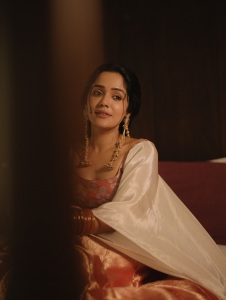 ananya-in-kinav-store-out-outfit-photos-001