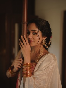 ananya-in-kinav-store-out-outfit-photos