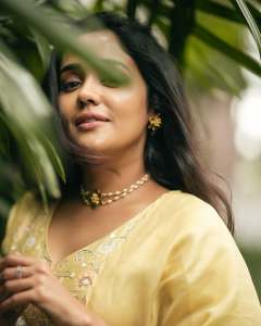 ananya-in-light-yellow-churidar-photos