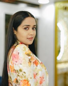 ananya-in-printed-blazer-photos-001