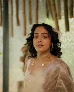 ananya-in-pulimoottil-silks-saree-outfit-photos-001