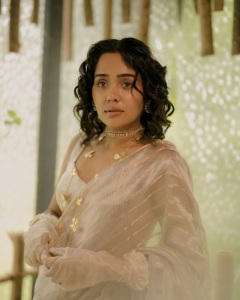 ananya-in-pulimoottil-silks-saree-outfit-photos-002
