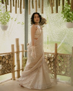 ananya-in-pulimoottil-silks-saree-outfit-photos-003