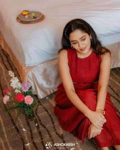 ananya-in-sleeveless-long-dress-photos-001