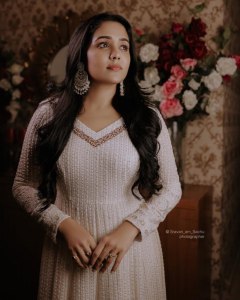 ananya-in-white-churidar-photos-002