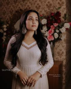 ananya-in-white-churidar-photos-006