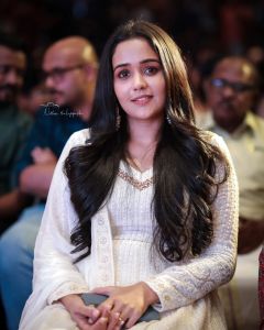 ananya-in-white-churidar-photos