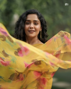 ananya-latest-photos-in-new-makeove-003