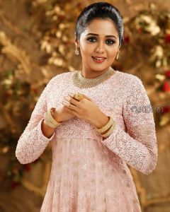 ananya-new-photoshoot-for-vanitha-002