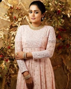 ananya-new-photoshoot-for-vanitha-006