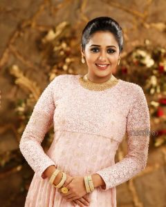 ananya-new-photoshoot-for-vanitha