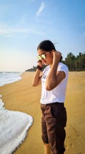 actress-anaswara-rajan-new-photos-in-beach-001