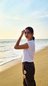 actress-anaswara-rajan-new-photos-in-beach-002