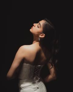 actress-anaswara-rajan-new-photos-in-white-jumpsuit-Blazer