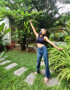 anaswara-rajan-in-bell-bottom-jeans-photos-002