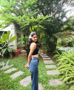 anaswara-rajan-in-bell-bottom-jeans-photos-004