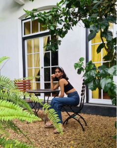 anaswara-rajan-in-bell-bottom-jeans-photos-005